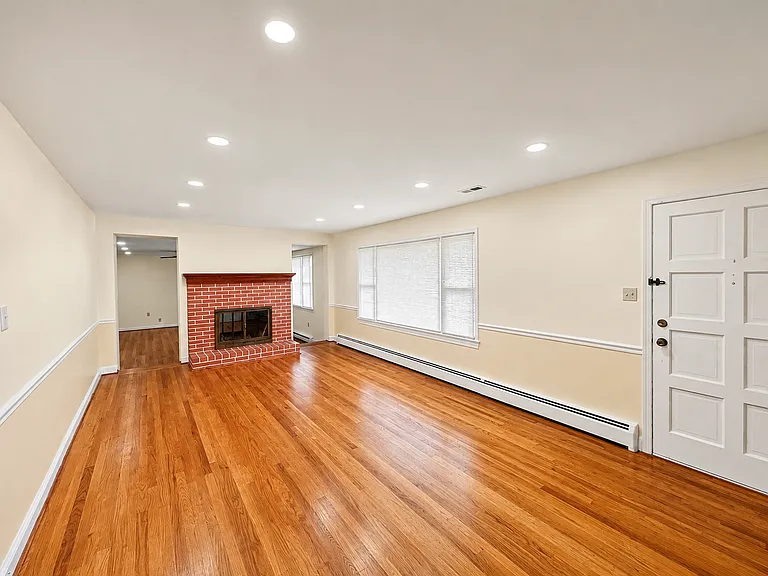 6017 Wheeler Ln — Photo 5