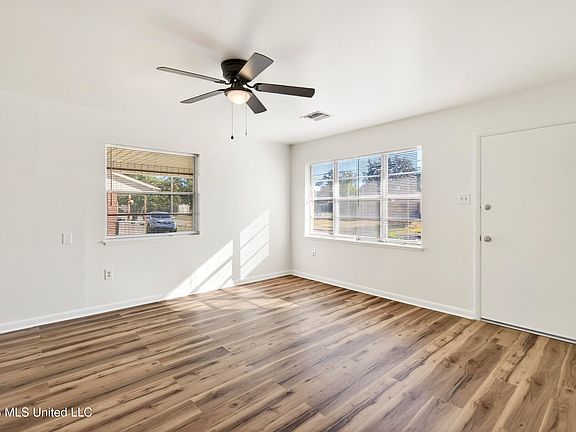 5th image of 2209 North St