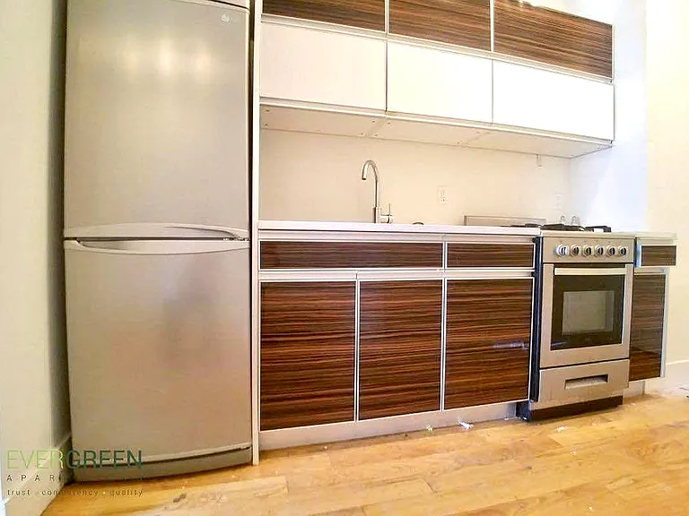 490 Kosciuszko St #3R — Photo 3