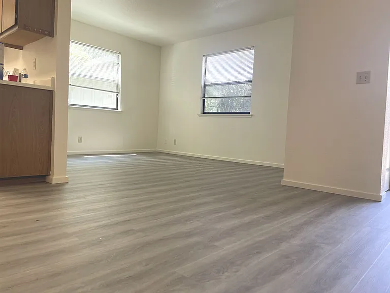 331 S Jefferson St #4 — Photo 4