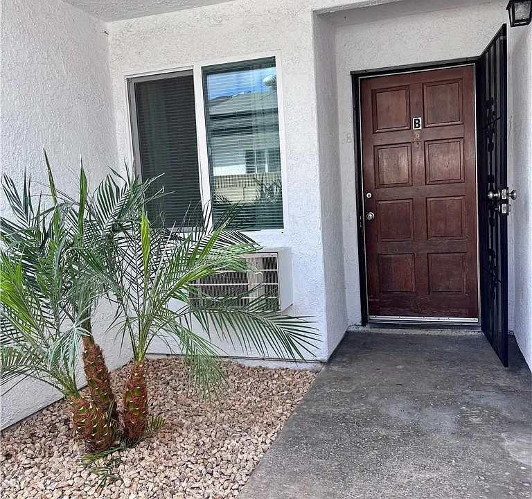 840 S Anaheim Blvd #B