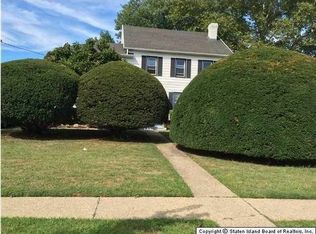 573 Watchogue Rd, Staten Island, NY 10314