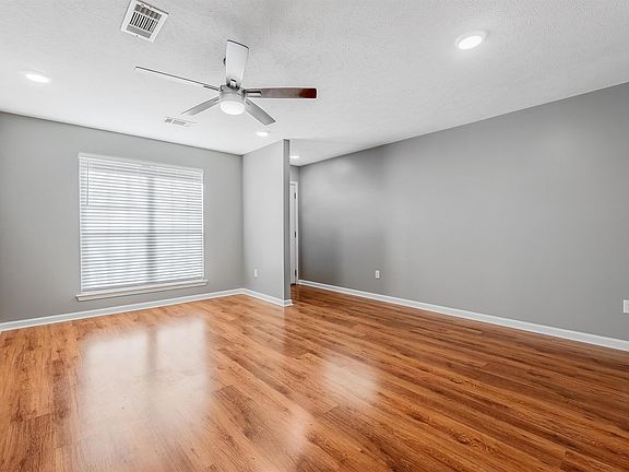 4th image of 2470 Remington Rd