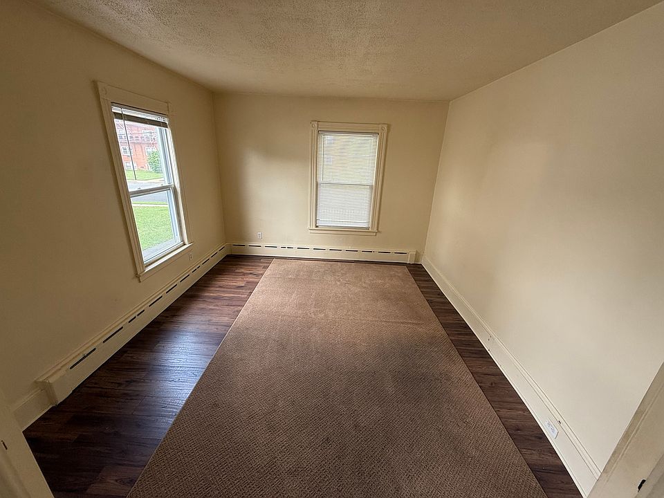 One bedroom in first floor.