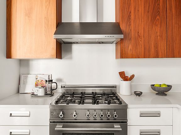 4th image of 306 E 82nd St APT 4A