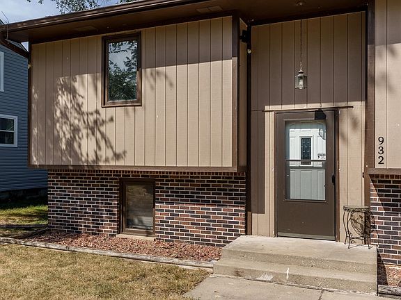 2nd image of 932 Colonial Dr