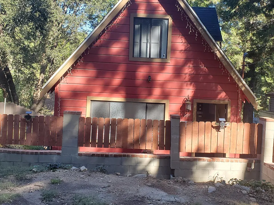 805 W Village Ln