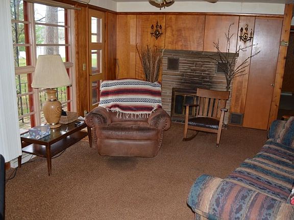 Family room w/fireplace