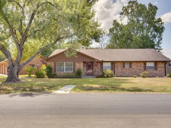 5821 Russell Ln, Baytown, TX 77521