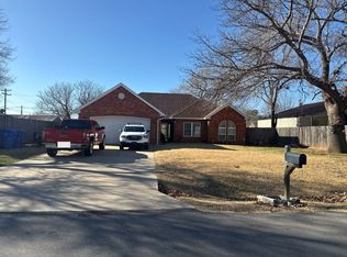 206 NW 5th St, Cache, OK 73527