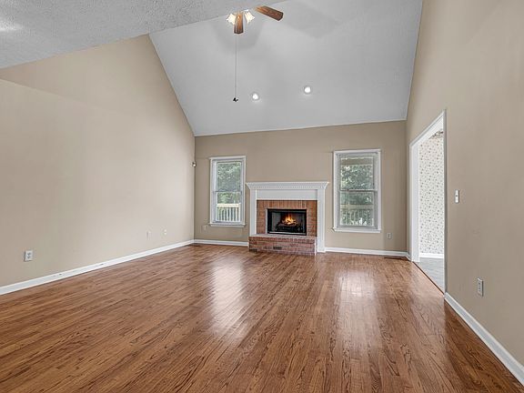 5th image of 206 Saint Michaels Ln