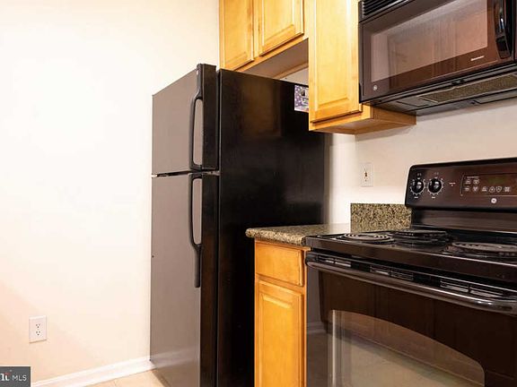 4th image of 3176 Summit Square Dr #4-B11