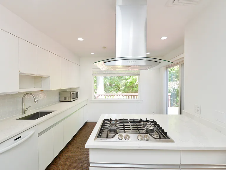 38 Griswold Pl — Photo 6