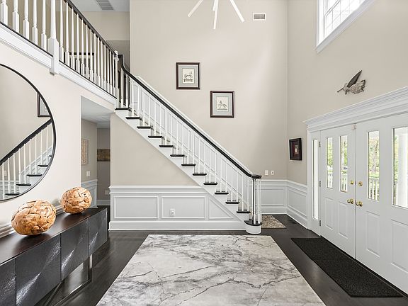 4th image of 4 Saddlebrook Ln