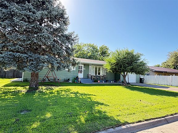 2nd image of 809 Prospect Ave