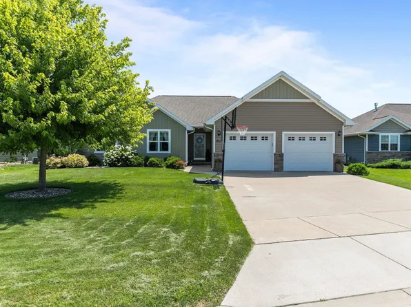 971 Lotus Trl, Menasha, WI 54952