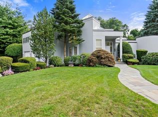 30 Laurus Ln, Newton, MA 02459