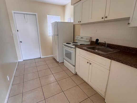 3rd image of 1102 SE 3rd St APT 8