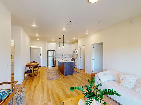 4th image of 5120 Rolling Green Ave #5100-104