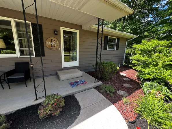 2234 W Caro Rd, Caro, MI 48723