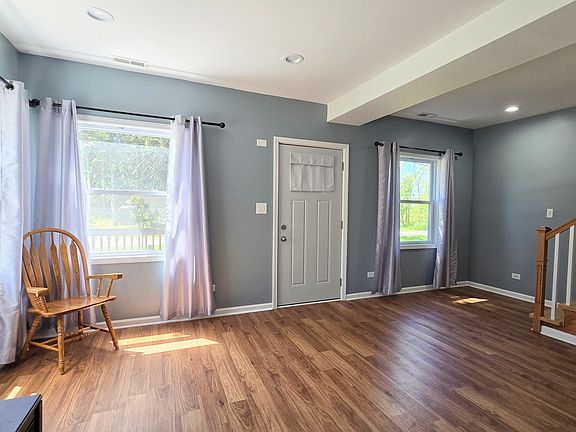 4th image of 15018 W Russell Rd