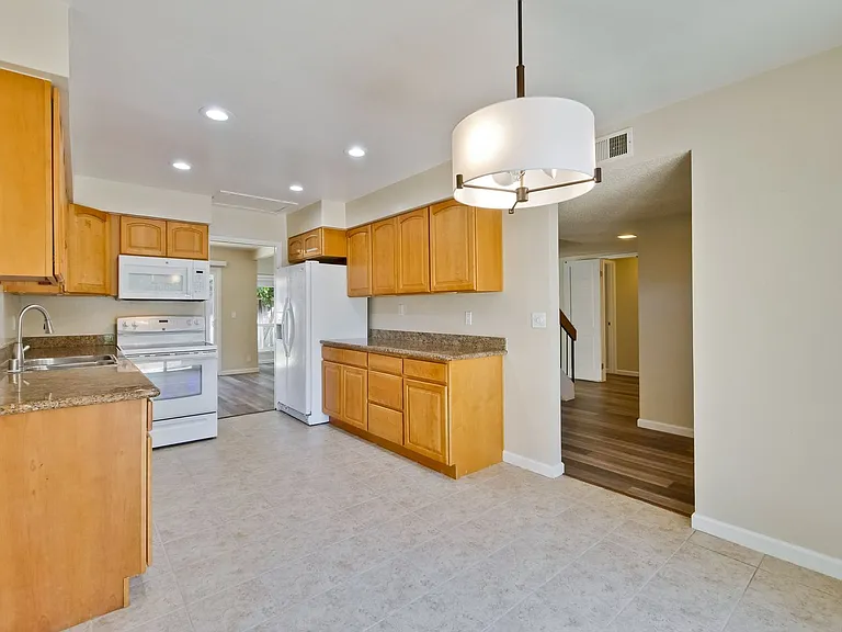 1521 Willowhaven Ct — Photo 3