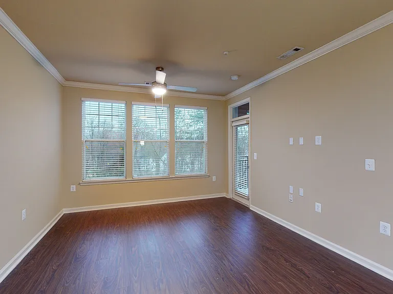 Signal Hill Apartment Homes — Photo 107