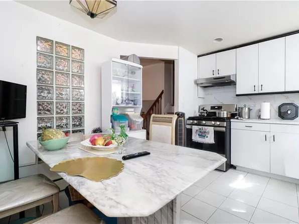 923 East 85th Street image 18 of 21