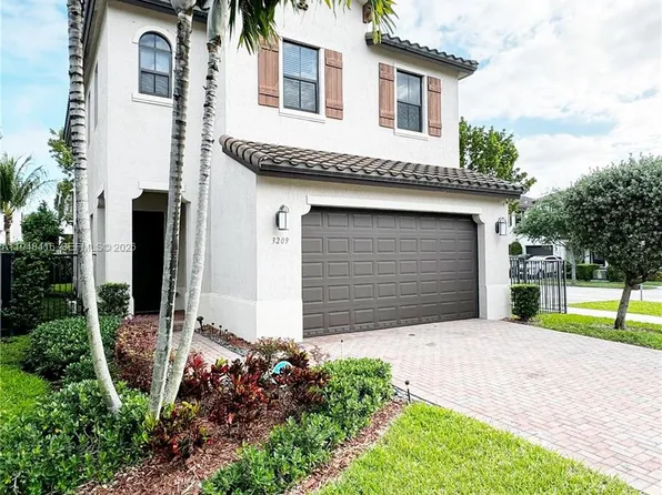 3209 W 98th Pl, Hialeah, FL 33018