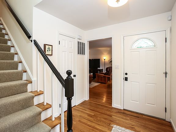 3rd image of 142 Mount Pleasant Ave