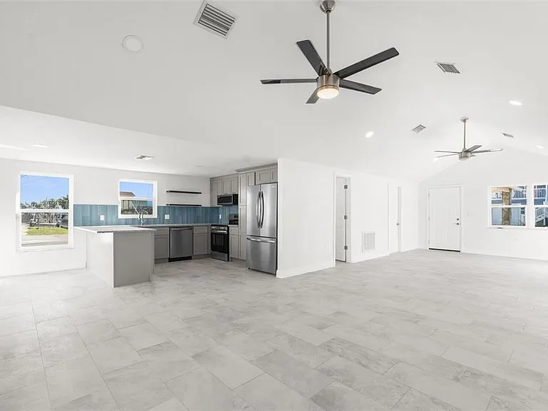 13726 Michelle Ave — Photo 6