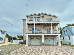 31 N 1st St, Surf City, NJ 08008