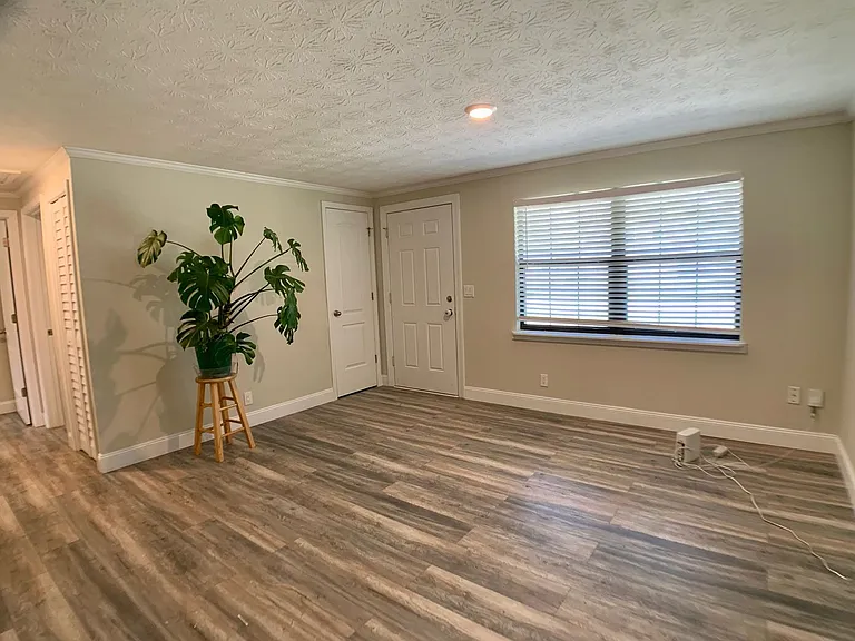 435 Sigsbee Rd — Photo 5