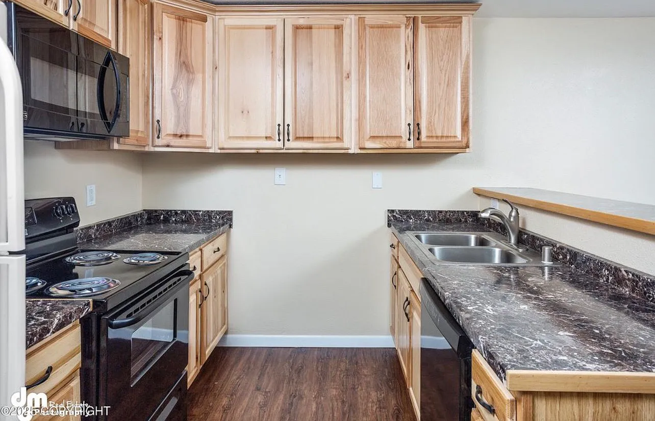 3 bed, 1228 sqft, $2,200 — Photo 4