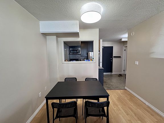 4th image of 950 Drake St #103