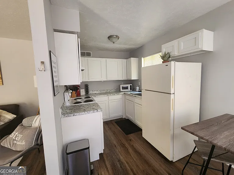 917 Oakview Ave #D — Photo 6