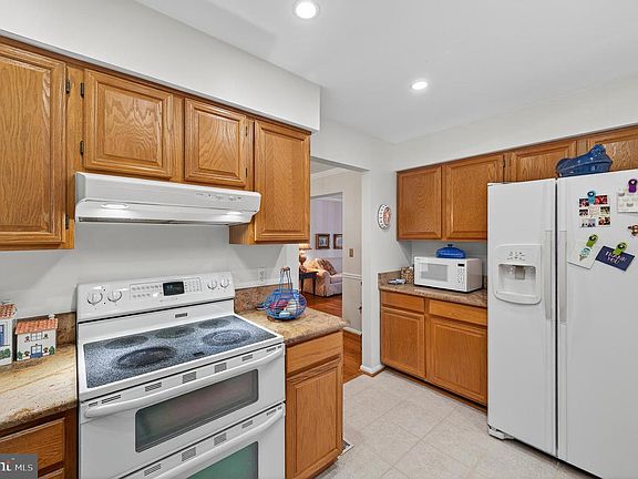 3rd image of 3941 Sunflower Cir