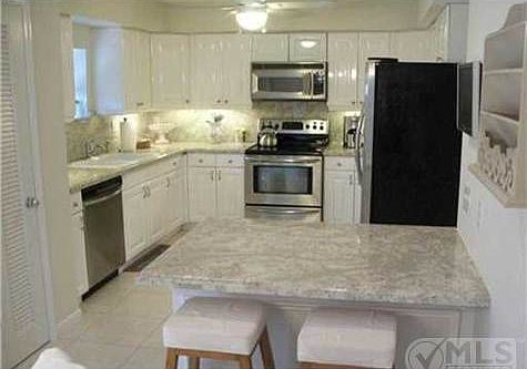 2nd image of 114 SE 7th Ave APT 4