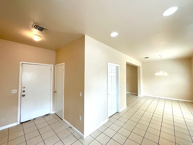 6911 Hallie Rdg — Photo 13