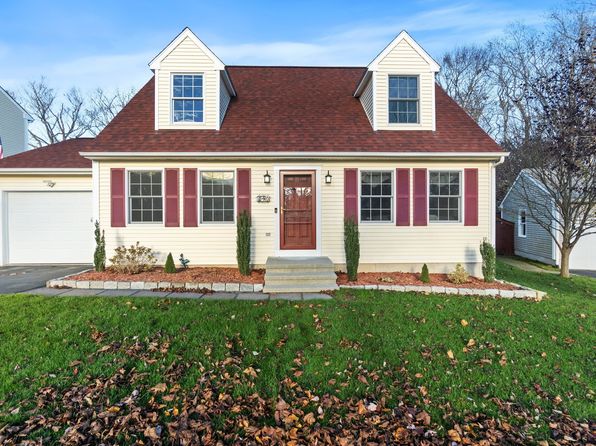 240 Heather Glen Ln