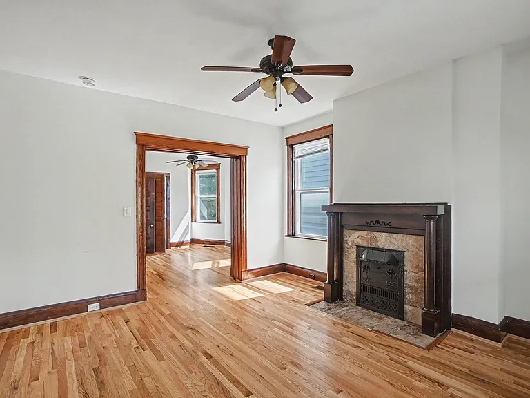 2428 Robertson Ave — Photo 5