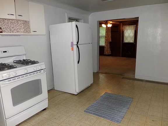 3rd image of 547 Cherry St