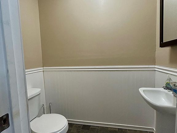 5th image of 108 N Pecan Dr