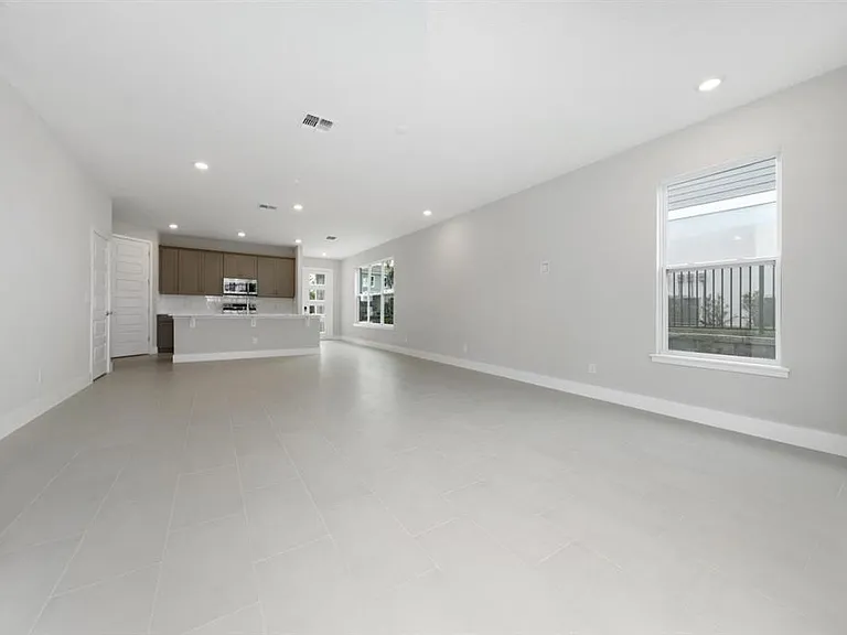 7845 Spectrum Dr — Photo 13