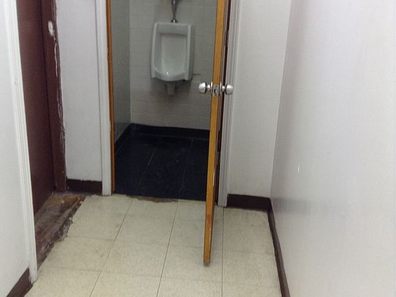 5th image of 391 E Kensington Ave