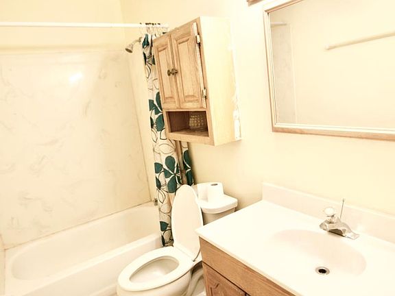 4th image of 1814 S Willoway Cres