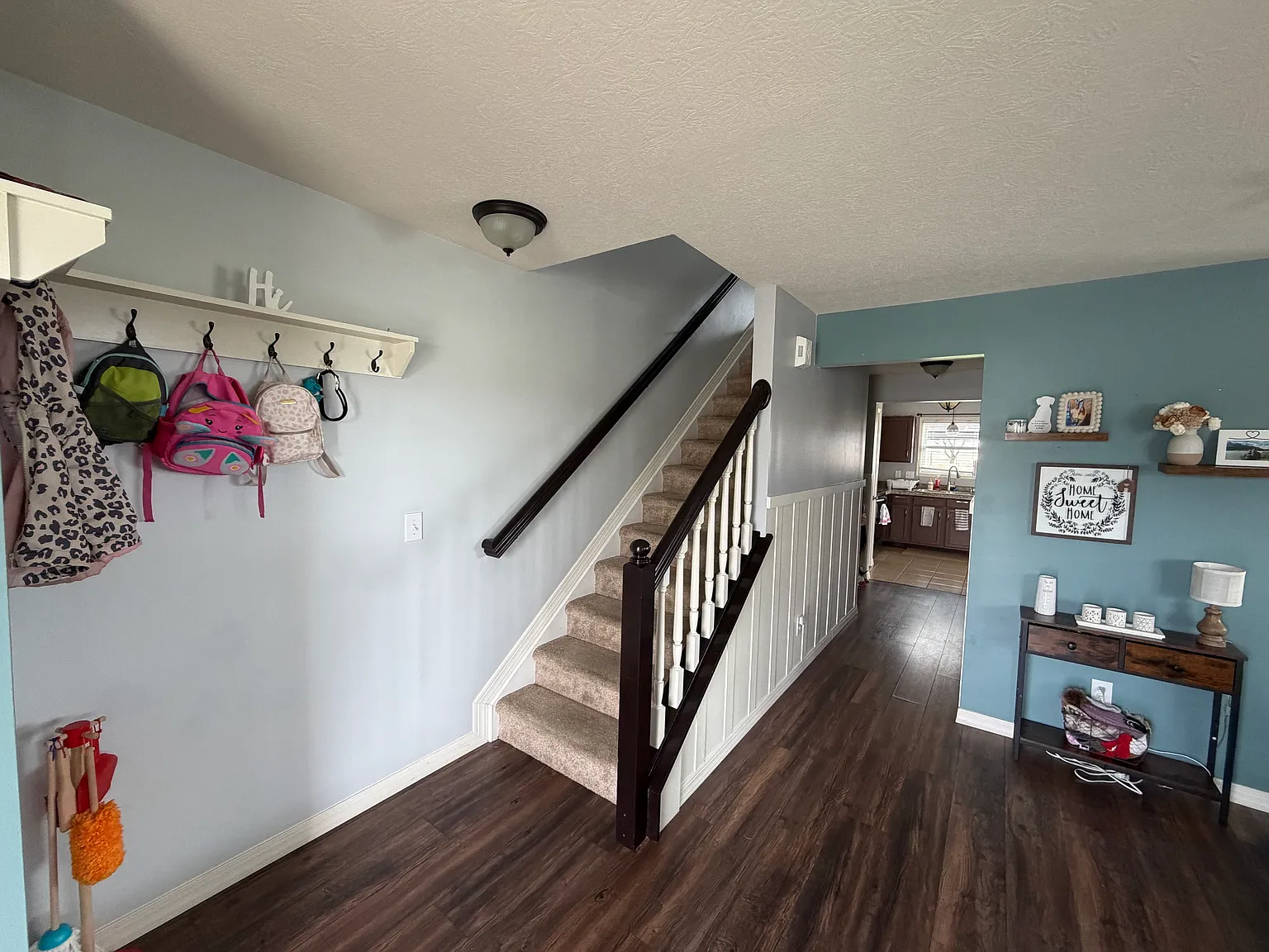 3 bed, 2250 sqft, $2,600 — Photo 4