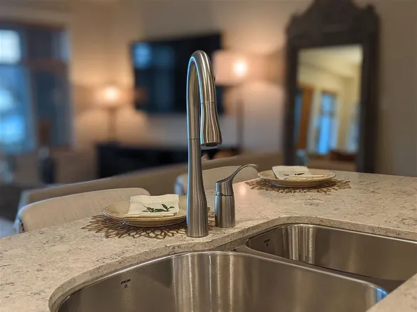 3535 146a St #301, Surrey, BC V4P 0H2