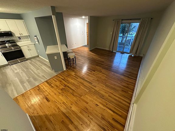 5th image of 537A Bay Ave #537A