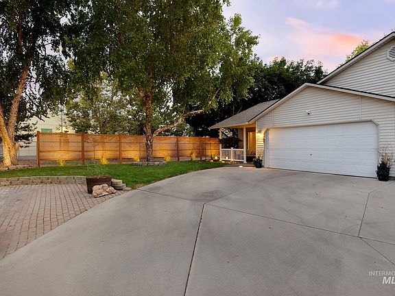 3rd image of 9985 W Mesquite Ct